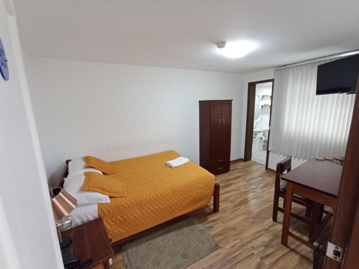 קיטו Hotel 9 De Octubre מראה חיצוני תמונה